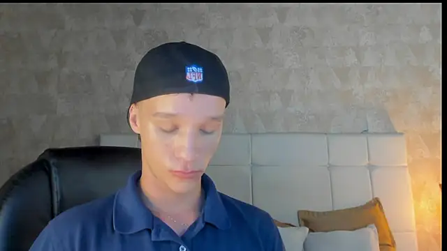 angelcortes online show from 01-11-26, 07:32