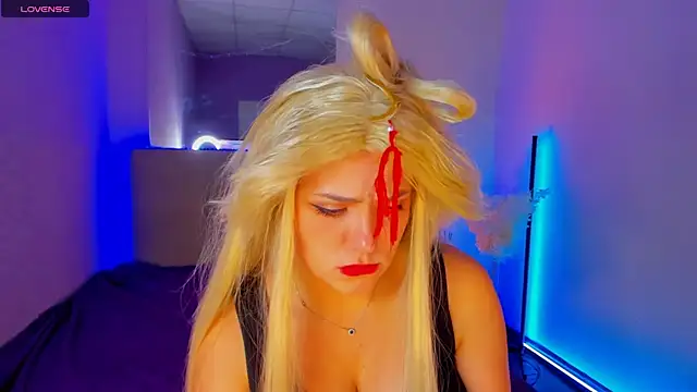 Snapshot of DellaRowe chatting on 11-22-25, 01:43 DellaRowe online show from 11-22-25, 01:43