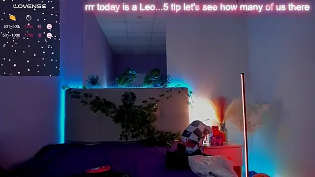 Snapshot of DellaRowe chatting on 10-19-25, 05:59 DellaRowe online show from 10-19-25, 05:59