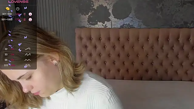 Snapshot of DellaRowe chatting on 10-10-25, 06:03 DellaRowe online show from 10-10-25, 06:03