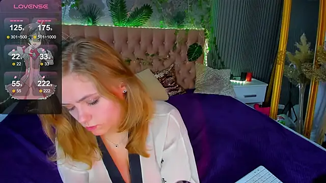 Snapshot of DellaRowe chatting on 02-28-25, 10:50 DellaRowe online show from 02-28-25, 10:50