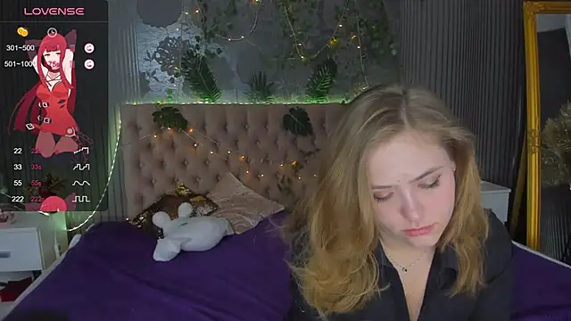 Snapshot of DellaRowe chatting on 03-12-25, 01:30 DellaRowe online show from 03-12-25, 01:30