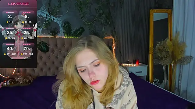 Snapshot of DellaRowe chatting on 02-25-25, 01:21 DellaRowe online show from 02-25-25, 01:21
