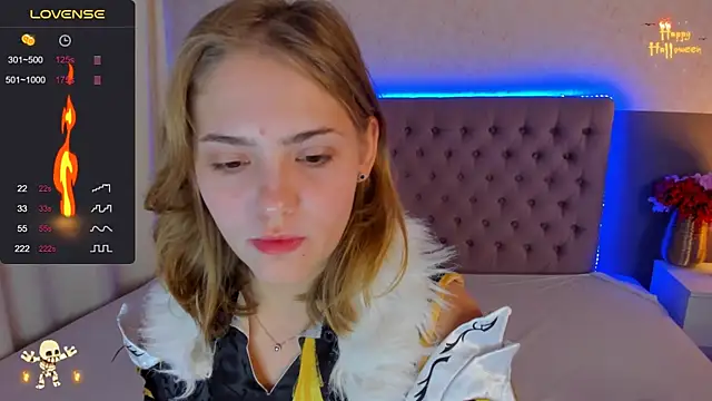 Snapshot of DellaRowe chatting on 11-02-25, 06:40 DellaRowe online show from 11-02-25, 06:40