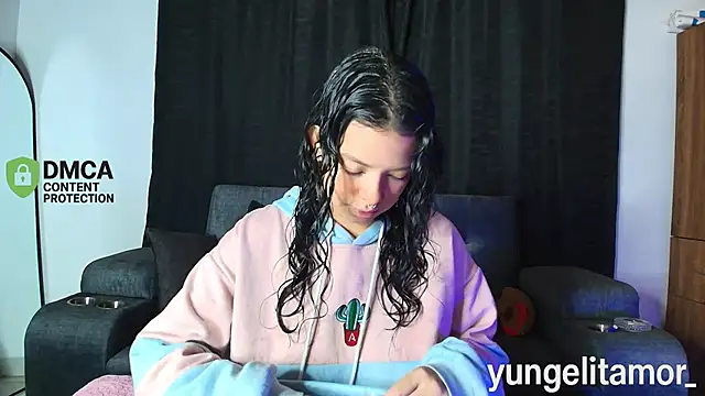 yungelitamor  online show from 10-15-25, 05:17