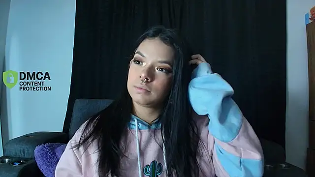 yungelitamor  online show from 05-13-26, 05:25