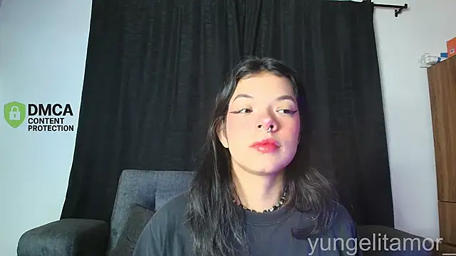 yungelitamor  online show from 11-17-25, 05:00