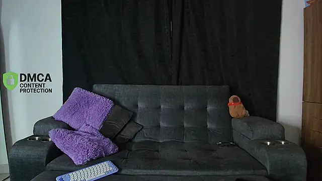 yungelitamor  online show from 04-20-26, 05:32