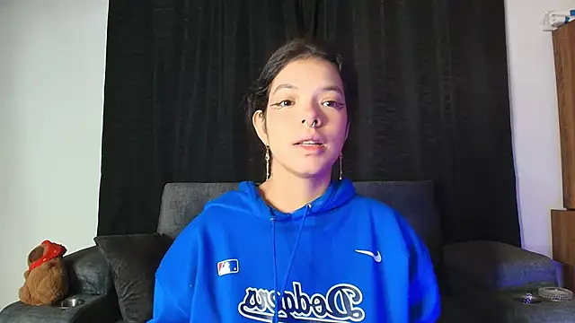 yungelitamor  online show from 09-23-25, 05:03