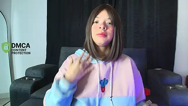 yungelitamor  online show from 11-11-25, 05:02