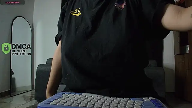 yungelitamor  online show from 04-24-26, 05:09