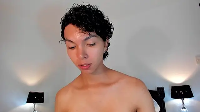 xhenisa  online show from 03-10-25, 05:39