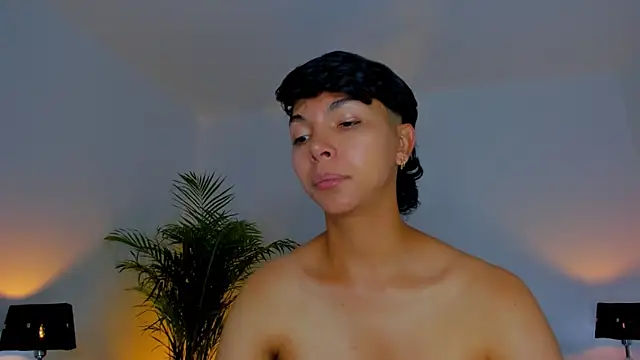 xhenisa  online show from 09-23-25, 09:22