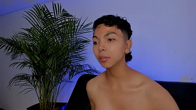 xhenisa  online show from 01-15-26, 05:16