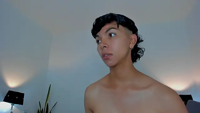 xhenisa  online show from 03-02-26, 06:15