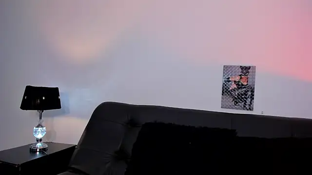 xhenisa  online show from 02-01-25, 11:16