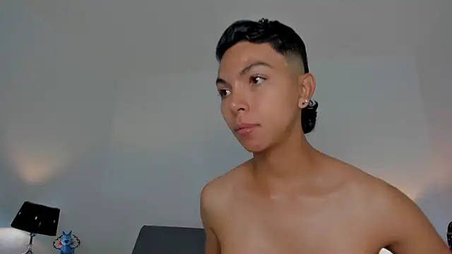 xhenisa  online show from 02-02-26, 05:23