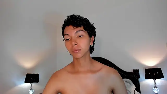 xhenisa  online show from 03-10-25, 08:45