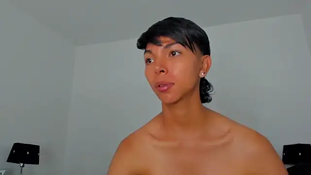 xhenisa  online show from 05-12-26, 04:35