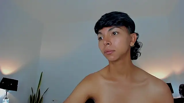 xhenisa  online show from 03-04-26, 04:59