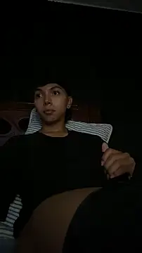 xhenisa  online show from 02-05-26, 03:57