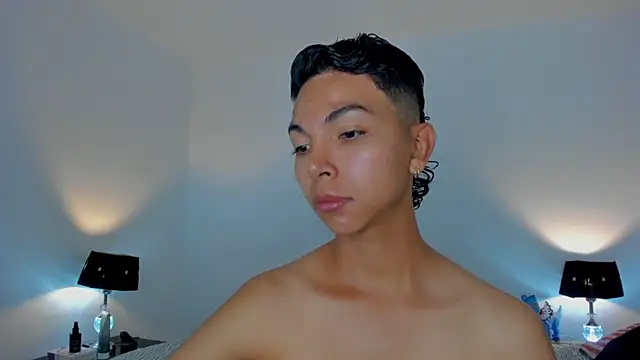 xhenisa  online show from 03-10-26, 08:57