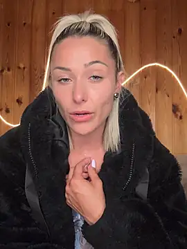 petrouchkaaa  online show from 04-16-26, 09:39