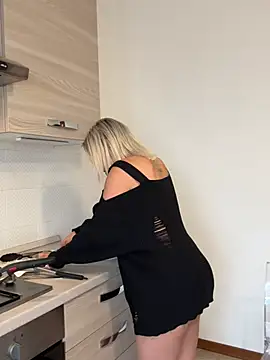 petrouchkaaa  online show from 03-26-26, 08:56