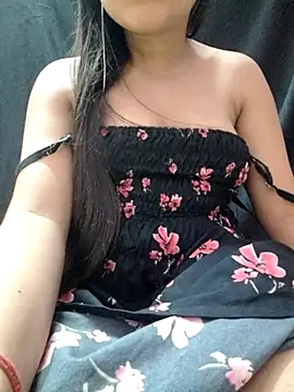 Snapshot of Roshni_98 chatting on 06-24-26, 07:01 Roshni 98 online show from 06-24-26, 07:01