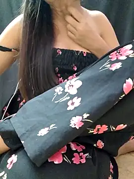 Snapshot of Roshni_98 chatting on 10-08-25, 05:31 Roshni 98 online show from 10-08-25, 05:31