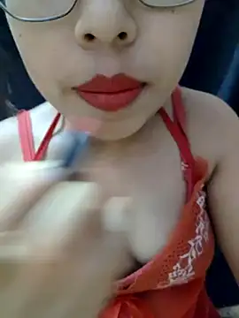 Snapshot of Roshni_98 chatting on 07-07-26, 04:37 Roshni 98 online show from 07-07-26, 04:37