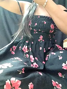 Snapshot of Roshni_98 chatting on 03-02-26, 04:35 Roshni 98 online show from 03-02-26, 04:35