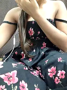 Snapshot of Roshni_98 chatting on 03-12-25, 12:04 Roshni 98 online show from 03-12-25, 12:04