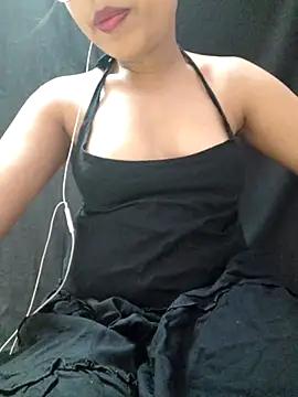 Snapshot of Roshni_98 chatting on 05-26-26, 04:10 Roshni 98 online show from 05-26-26, 04:10