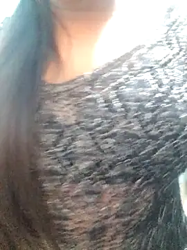 Snapshot of Roshni_98 chatting on 03-12-26, 05:28 Roshni 98 online show from 03-12-26, 05:28