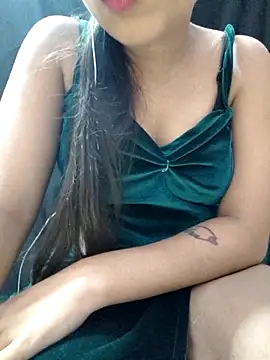 Snapshot of Roshni_98 chatting on 06-10-26, 05:52 Roshni 98 online show from 06-10-26, 05:52