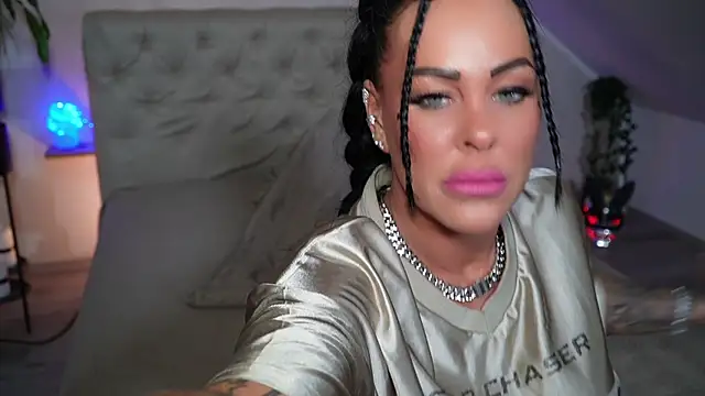 hotmilfbitch online show from 11-30-25, 06:52