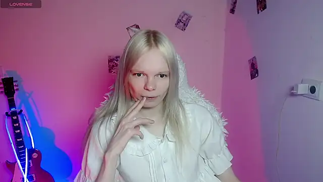 Emily Nyaffee online show from 04-04-26, 04:24