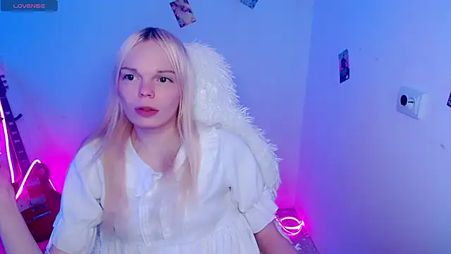 Emily Nyaffee online show from 11-22-25, 10:30