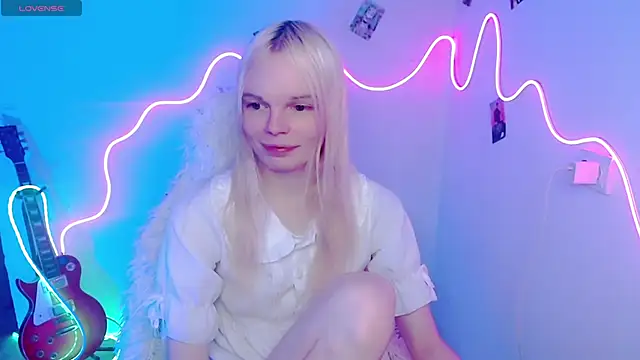 Emily Nyaffee online show from 11-07-25, 03:16