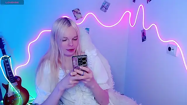 Emily Nyaffee online show from 11-03-25, 03:15