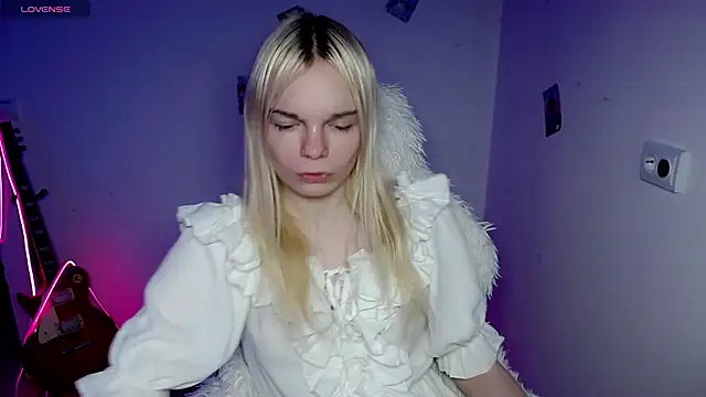 Emily Nyaffee online show from 12-20-25, 08:39