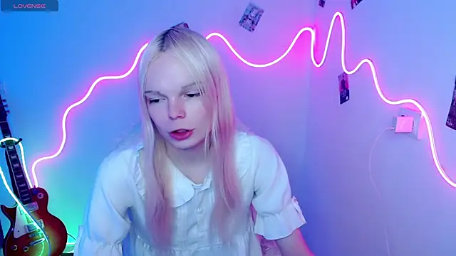 Emily Nyaffee online show from 10-25-25, 11:20