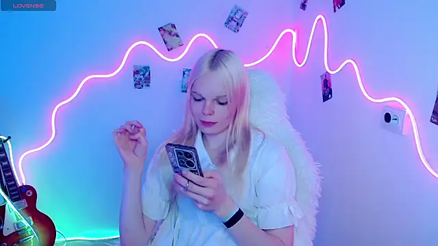 Emily Nyaffee online show from 10-19-25, 05:05