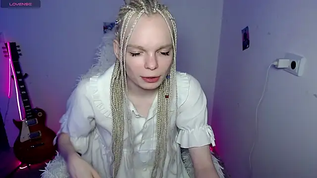 Emily Nyaffee online show from 01-10-26, 01:56