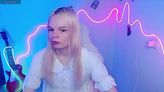 Emily Nyaffee online show from 11-08-25, 03:48