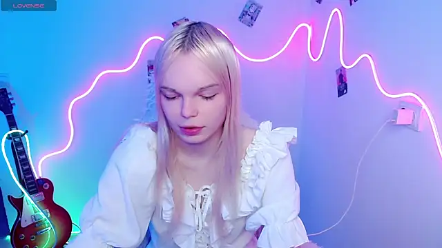 Emily Nyaffee online show from 11-01-25, 01:05