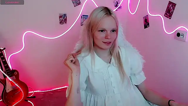 Emily Nyaffee online show from 09-11-25, 01:33