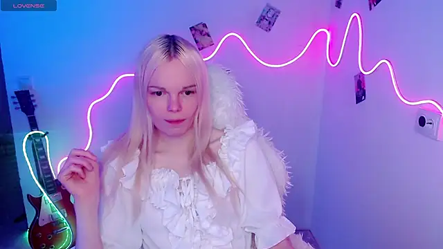 Emily Nyaffee online show from 11-10-25, 07:08