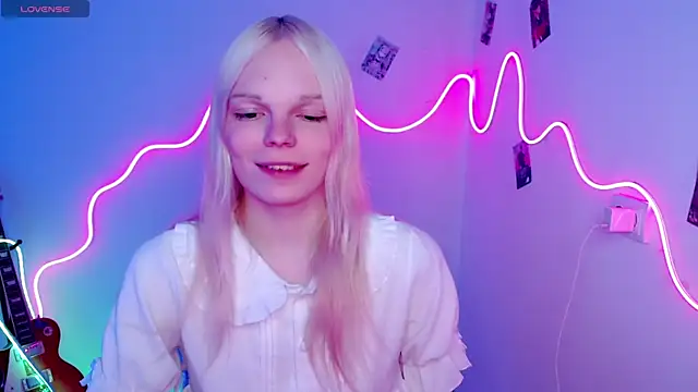 Emily Nyaffee online show from 10-16-25, 11:02